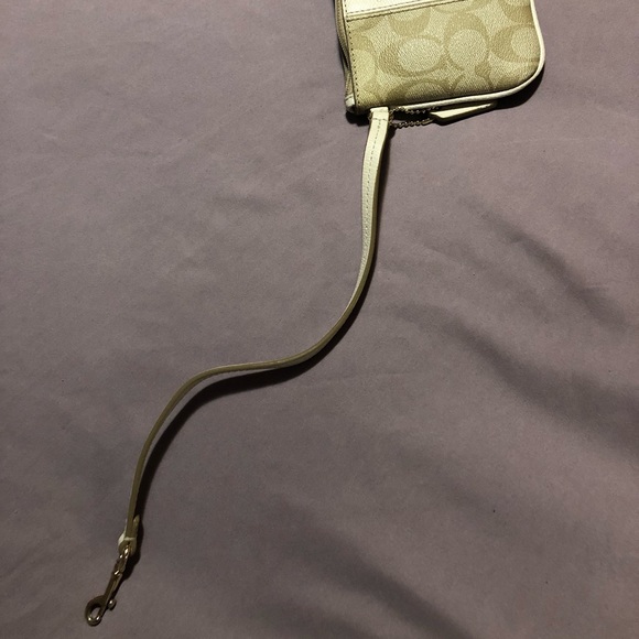 Coach Cream Clutch / Wristlet - Picture 6 of 7